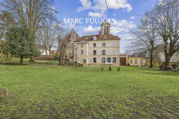 Ancien vicariat dans le centre ville historique de Louvres