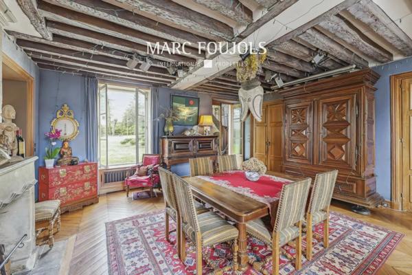 Ancien vicariat dans le centre ville historique de Louvres