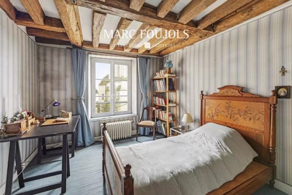 Ancien vicariat dans le centre ville historique de Louvres