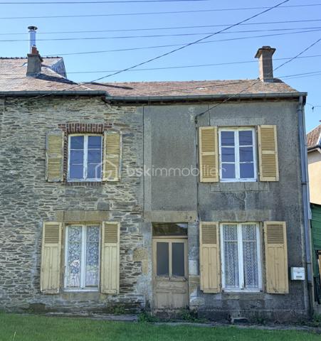 NOUVELLE EXCLUSIVITÉ BSK IMMOBILIER : 

Vous recherchez un projet de rénovation avec du potentiel ? Cette maison de village semi-individuelle de 100 m² n’attend plus que vous !

✨ Elle se compose :

🔹 Au rez-de-chaussée :

Un salon / séjour
Une cuisine
Une salle de bains avec WC

🔹 À l’étage :

Trois chambres
Un espace grenier

🌿 Un jardin ainsi qu’un grenier supplémentaire viennent compléter ce bien.

⚒️ Maison à rénover entièrement, idéale pour les amateurs de travaux, investisseurs ou primo-accédants souhaitant créer un intérieur à leur image.

💰 Faible taxe foncière : seulement 350 € / an.

📞 Une opportunité à découvrir rapidement ! Contactez-moi pour plus d’informations ou organiser une visite.