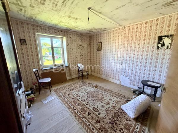 NOUVELLE EXCLUSIVITÉ BSK IMMOBILIER : 

Vous recherchez un projet de rénovation avec du potentiel ? Cette maison de village semi-individuelle de 100 m² n’attend plus que vous !

✨ Elle se compose :

🔹 Au rez-de-chaussée :

Un salon / séjour
Une cuisine
Une salle de bains avec WC

🔹 À l’étage :

Trois chambres
Un espace grenier

🌿 Un jardin ainsi qu’un grenier supplémentaire viennent compléter ce bien.

⚒️ Maison à rénover entièrement, idéale pour les amateurs de travaux, investisseurs ou primo-accédants souhaitant créer un intérieur à leur image.

💰 Faible taxe foncière : seulement 350 € / an.

📞 Une opportunité à découvrir rapidement ! Contactez-moi pour plus d’informations ou organiser une visite.