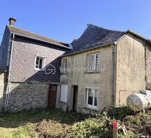 NOUVELLE EXCLUSIVITÉ BSK IMMOBILIER : 

Vous recherchez un projet de rénovation avec du potentiel ? Cette maison de village semi-individuelle de 100 m² n’attend plus que vous !

✨ Elle se compose :

🔹 Au rez-de-chaussée :

Un salon / séjour
Une cuisine
Une salle de bains avec WC

🔹 À l’étage :

Trois chambres
Un espace grenier

🌿 Un jardin ainsi qu’un grenier supplémentaire viennent compléter ce bien.

⚒️ Maison à rénover entièrement, idéale pour les amateurs de travaux, investisseurs ou primo-accédants souhaitant créer un intérieur à leur image.

💰 Faible taxe foncière : seulement 350 € / an.

📞 Une opportunité à découvrir rapidement ! Contactez-moi pour plus d’informations ou organiser une visite.