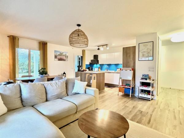 Divonne-les-Bains (01220) Appartement trois chambres dans copropriété de prestige