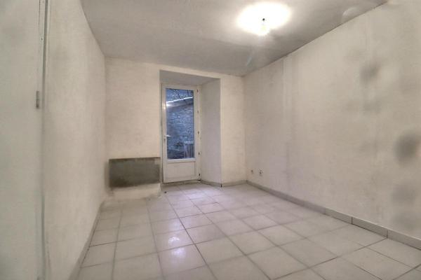 Maison de village avec cour intérieure ? Barnas