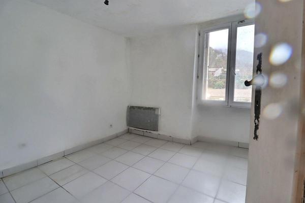 Maison de village avec cour intérieure ? Barnas