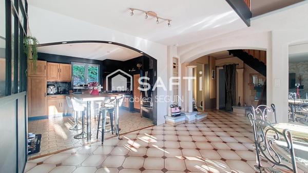 Pavillon familial lumineux, aux beaux volumes et au calme absolu !