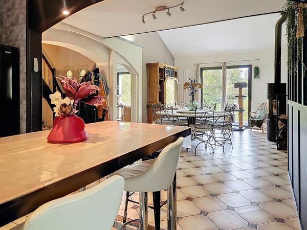 Pavillon familial lumineux, aux beaux volumes et au calme absolu !