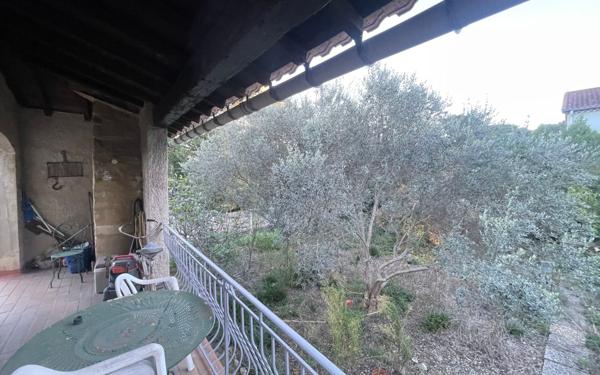 Immeuble à vendre    6 pièces •  Vedène