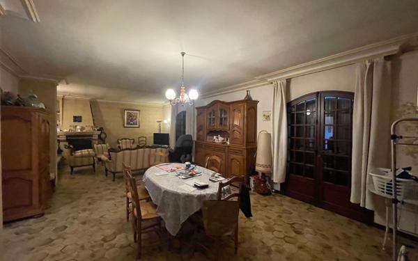 Immeuble à vendre    6 pièces •  Vedène