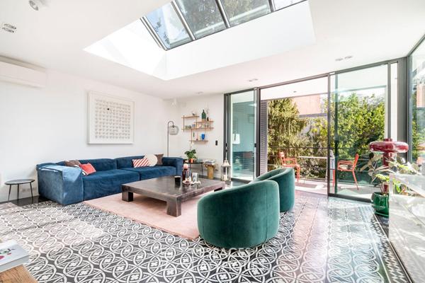 Meulière avec extension contemporaine et jardin