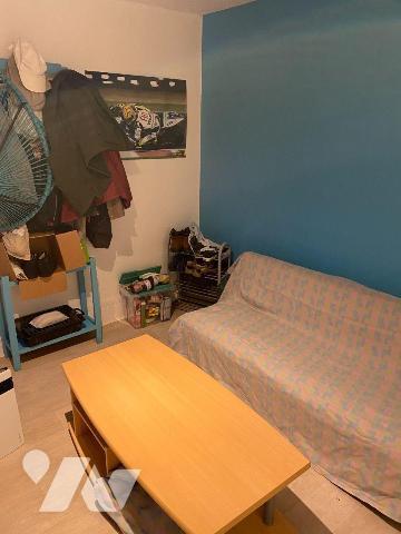 A VENDRE à MOUSSAGES (Cantal), une maison auvergnate couverte en ardoises comprenant:
- au rez...