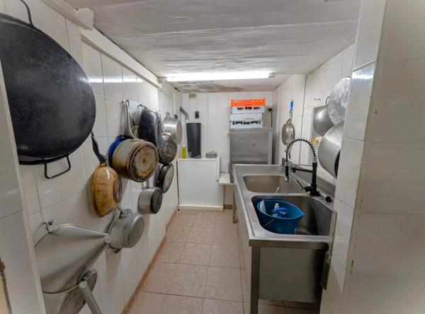 Local commercial + Appartement T4 – Emplacement n°1 La Tamarissière – Prêt à exploiter