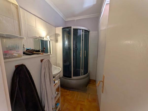 Local commercial + Appartement T4 – Emplacement n°1 La Tamarissière – Prêt à exploiter