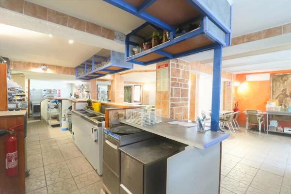 Local commercial + Appartement T4 – Emplacement n°1 La Tamarissière – Prêt à exploiter