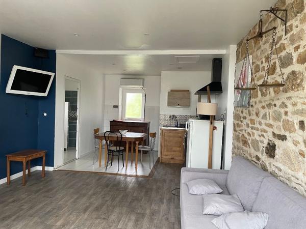 Coup de coeur assuré -Propriété de caractère en pierre-Maison familiale & gîte de 280m2 sur un terrain d'environ 2,8 ha proche de Janailhac