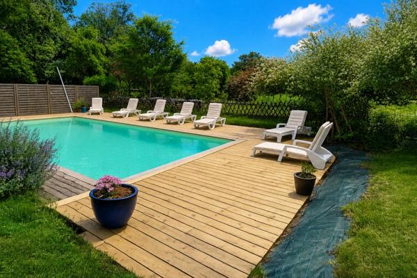 Coup de coeur assuré -Propriété de caractère en pierre-Maison familiale & gîte de 280m2 sur un terrain d'environ 2,8 ha proche de Janailhac