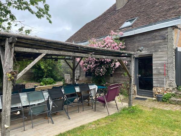 Coup de coeur assuré -Propriété de caractère en pierre-Maison familiale & gîte de 280m2 sur un terrain d'environ 2,8 ha proche de Janailhac