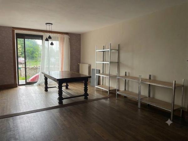 Coup de coeur assuré -Propriété de caractère en pierre-Maison familiale & gîte de 280m2 sur un terrain d'environ 2,8 ha proche de Janailhac