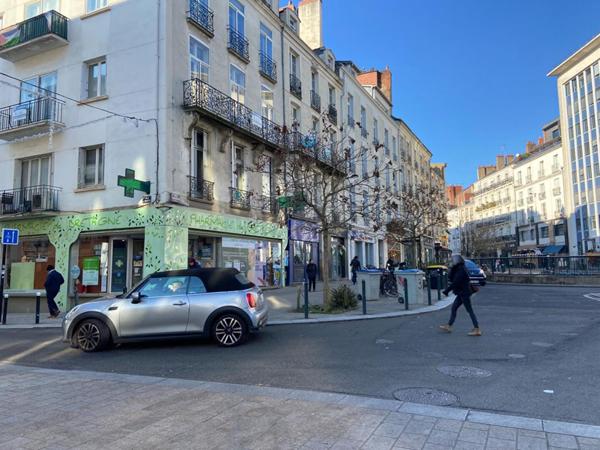 44000 NANTES - LOCAL COMMERCIAL LIBRE 140 M²  A VENDRE