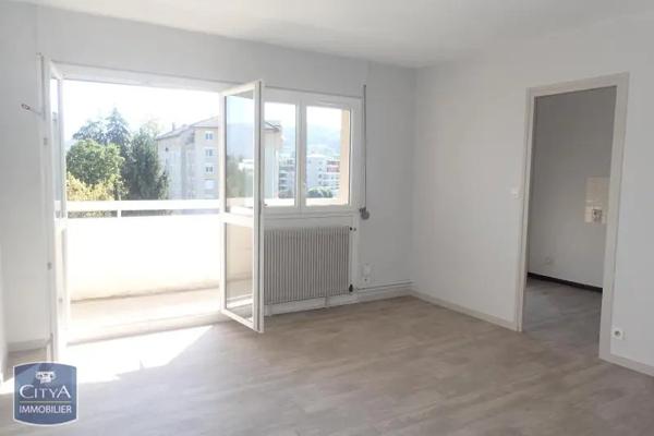 Appartement à louer 1 pièce 28m² Chambéry (73000)