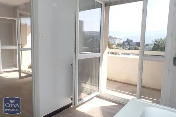 Appartement à louer 1 pièce 28m² Chambéry (73000)