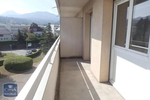 Appartement à louer 1 pièce 28m² Chambéry (73000)