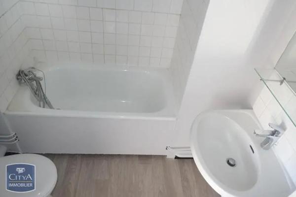 Appartement à louer 1 pièce 28m² Chambéry (73000)