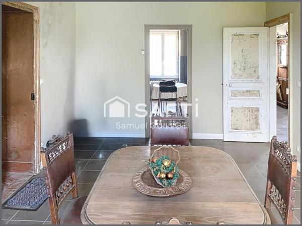 Maison de ville à rénover avec de beau volume