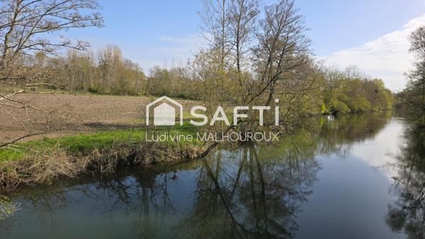 Terrain de loisirs d’environ 1000 m² avec accès direct à la rivière La Dronne, sera borner après le passage du géomètre