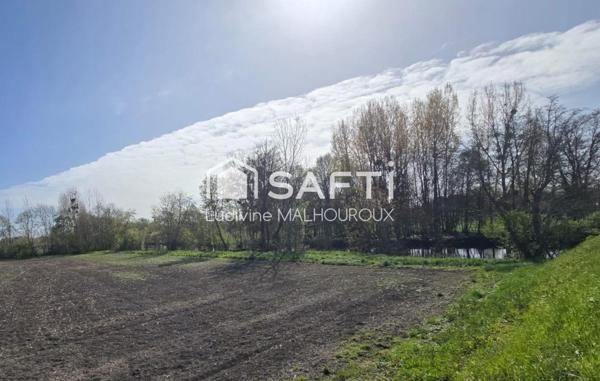 Terrain de loisirs d’environ 1000 m² avec accès direct à la rivière La Dronne, sera borner après le passage du géomètre