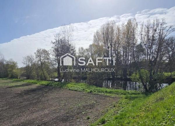 Terrain de loisirs d’environ 1000 m² avec accès direct à la rivière La Dronne, sera borner après le passage du géomètre