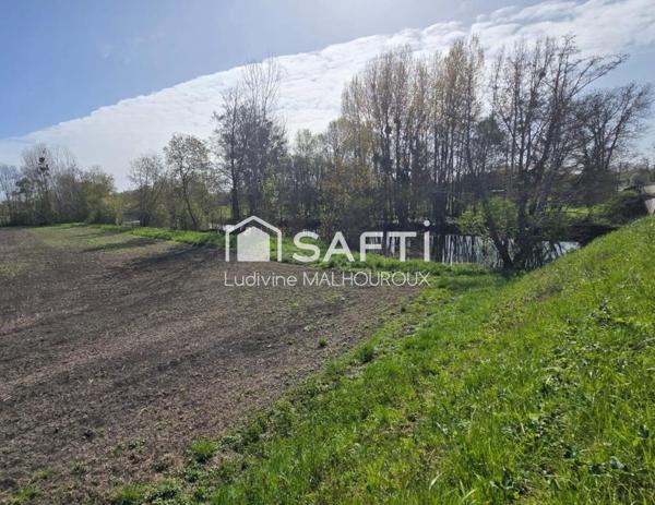 Terrain de loisirs d’environ 1000 m² avec accès direct à la rivière La Dronne, sera borner après le passage du géomètre