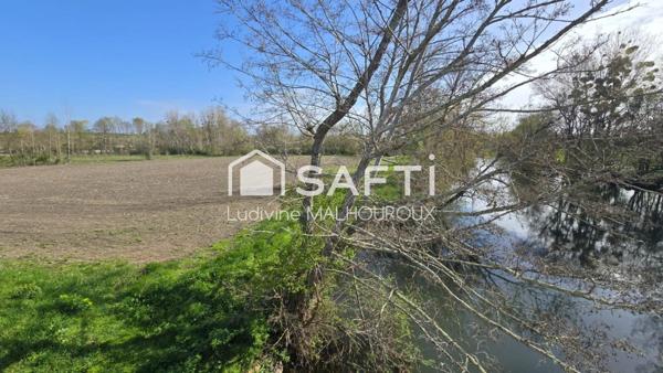 Terrain de loisirs d’environ 1000 m² avec accès direct à la rivière La Dronne, sera borner après le passage du géomètre