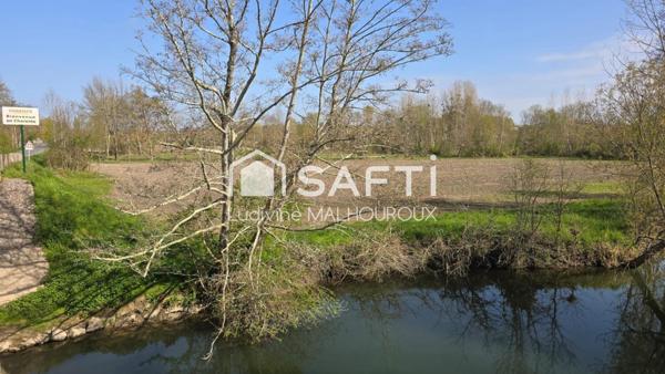 Terrain de loisirs d’environ 1000 m² avec accès direct à la rivière La Dronne, sera borner après le passage du géomètre
