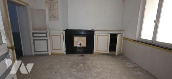 Immeuble à usage commercial à vendre à Escautpont (59278) 

Ce bien immobilier comprend une s...