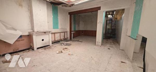 Immeuble à usage commercial à vendre à Escautpont (59278) 

Ce bien immobilier comprend une s...