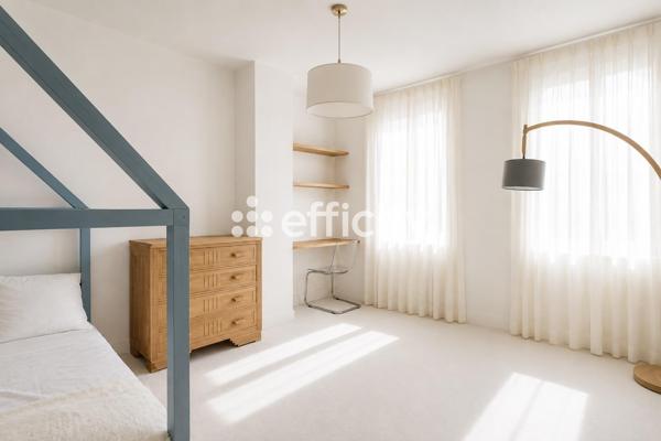 Appartement
         5 pièces
        - 120 m² 349 000 € *