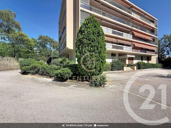 Appartement F4 à vendre  4 pièces - 81 m 2   HYERES  - 83