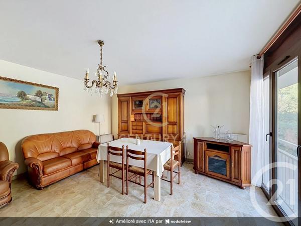Appartement F4 à vendre  4 pièces - 81 m 2   HYERES  - 83