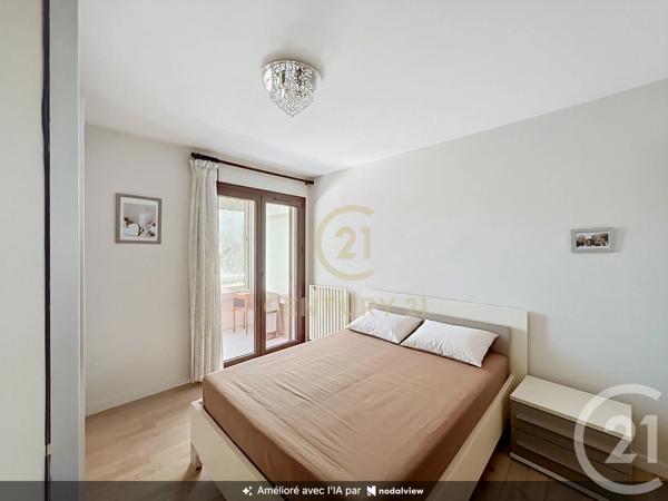 Appartement F4 à vendre  4 pièces - 81 m 2   HYERES  - 83