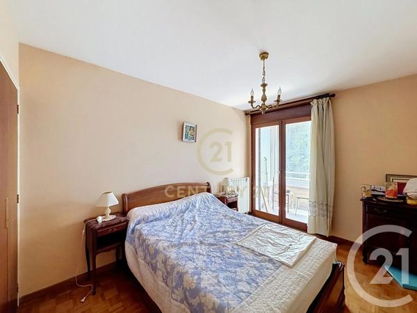 Appartement F4 à vendre  4 pièces - 81 m 2   HYERES  - 83