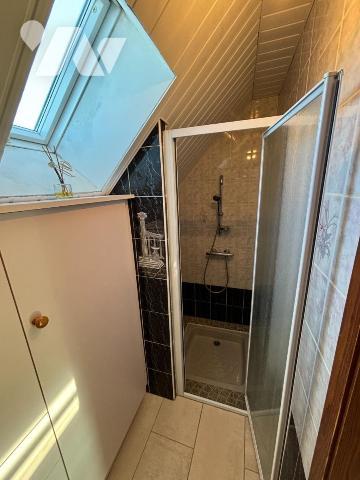 Maison 6 pièces (Construction atypique de 1992, d'environ 157 m² habitables) située dans un secte