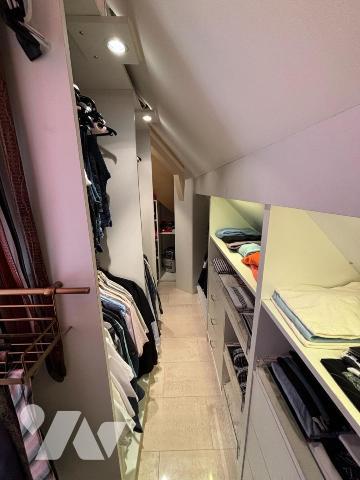 Maison 6 pièces (Construction atypique de 1992, d'environ 157 m² habitables) située dans un secte