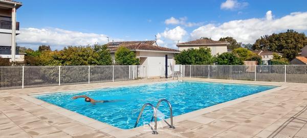 PAREMPUYRE - T3 - 61m²  sans vis-à-vis + terrasse 7m²  - Dernier étage - Piscine - Faibles charges - Coup de coeur !!
