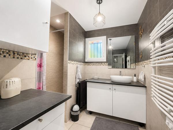 Maison de plain-pied 115 m² – 4 chambres – Terrain clos et piscinable de 720 m²