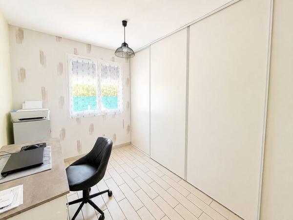 Maison de plain-pied 115 m² – 4 chambres – Terrain clos et piscinable de 720 m²