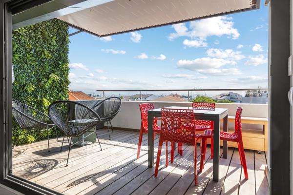Exceptionnel Appartement Atypique au Cœur d'Antibes avec Vue Mer