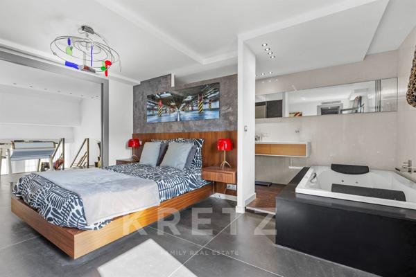 Exceptionnel Appartement Atypique au Cœur d'Antibes avec Vue Mer