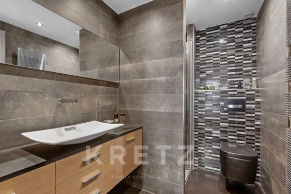 Exceptionnel Appartement Atypique au Cœur d'Antibes avec Vue Mer