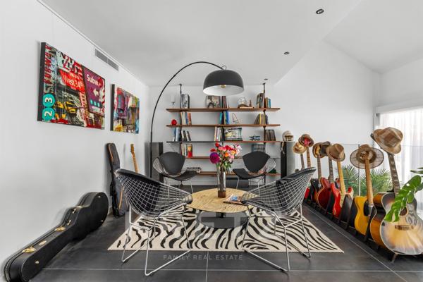 Exceptionnel Appartement Atypique au Cœur d'Antibes avec Vue Mer